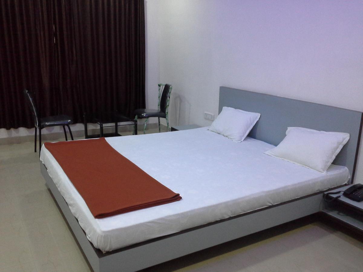Hotel Galaxy Vaibhav Vasai Exterior foto